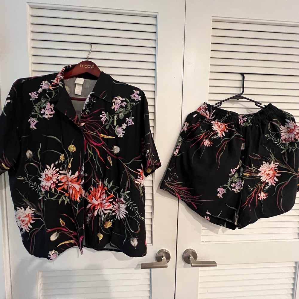 H&M shorts and blouse set.New no tags